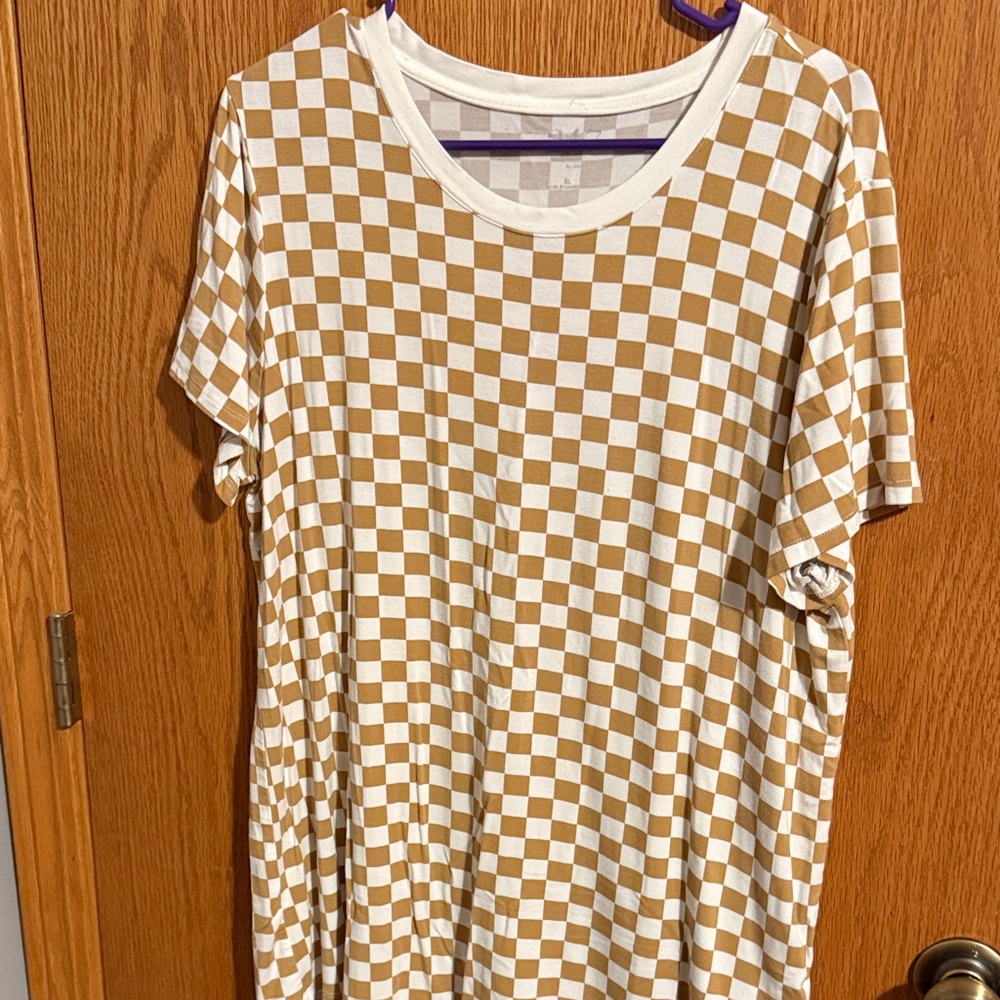 Maurices Brown and White Checkered Short Sleeve Tee